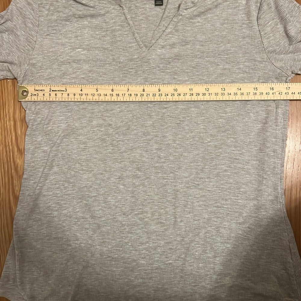 Cabi gray Long Sleeve Tee Top Sleeve Vneck size‎ small - Picture 7 of 13